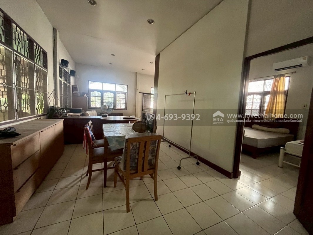 ขายบ้านเดี่ยว ซอยพระยาสุเรนทร์30 แยก6 พื้นที่ 153 ตรว. พื้นที่มากแบบนี้ไม่มีอีกแล้ว ขายเพียง 4.85 ล้านบาทเท่านั้น ทำเลดี ติดถนน 2 ด้าน ใกล้รถไฟฟ้าสายสีชมพู สถานีบางชัน