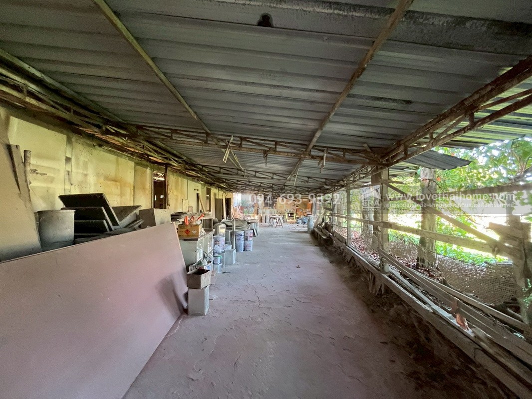 ขายที่ดิน ซอยพระยาสุเรนทร์30 แยก6/1 พร้อมแถม! โรงงานเฟอร์นิเจอร์ ฟรีค่ะ พื้นที่ 313 ตรว. ขาย เพียง18 ล้านบาท ทำเลเดินทางสะดวกมากๆ ด่วนๆ ราคาคุยได้สุดๆ