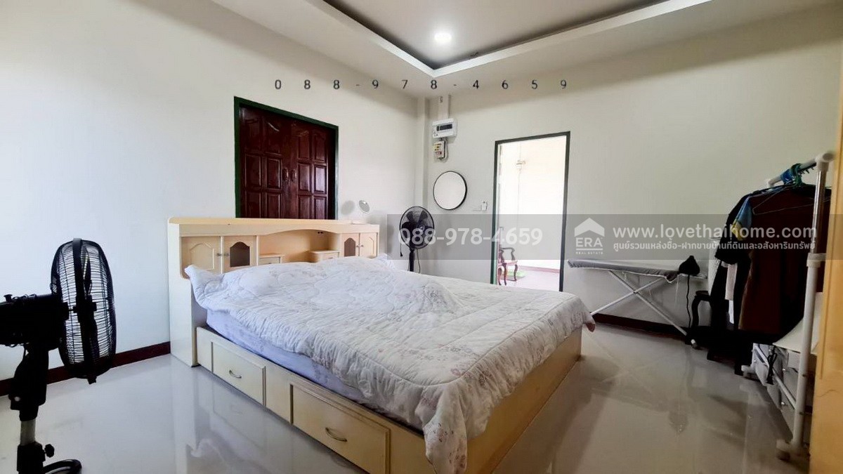 ขายบ้านเดี่ยว 2 ชั้น ลำลูกกา คลอง14 บึงคอไห ปทุมธานี พื้นที่ 200 ตรว. ขาย 3.8 ล้านบาท ติดบริษัทไทยภักดี ใกล้สนามกอล์ฟเรนวูด ปาร์ค เพียง 7 กม. บรรยากาศดี พร้อมอยู่ อายุ 2 ปี (บ้านใหม่)