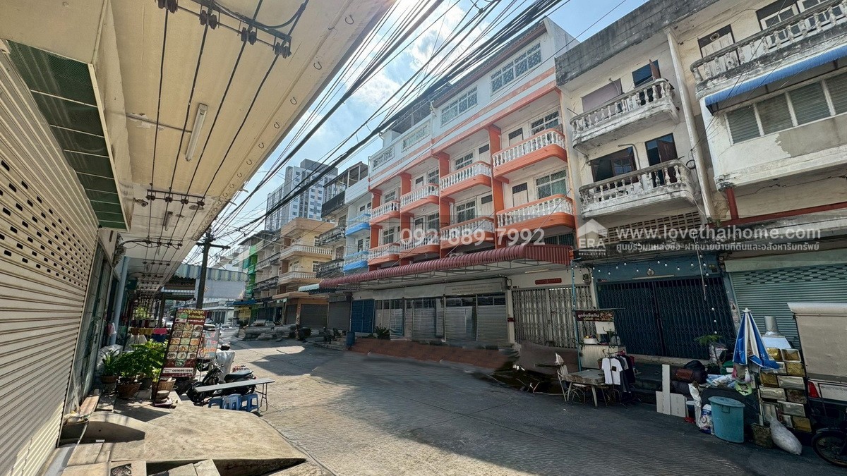 ขายตึกแถว 5 ชั้น หมู่บ้านอมรชัย2 ถนนพระราม2 ซอย34 มีทั้งหมด 4 คูหา พื้นที่ 80.4 ตรว. ราคาถูก ขายเพียง 16 ล้านบาท ใกล้เซ็นทรัล พระราม2