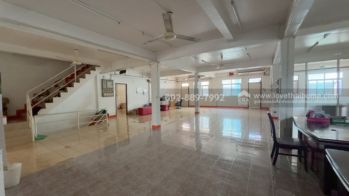 ขายตึกแถว 5 ชั้น หมู่บ้านอมรชัย2 ถนนพระราม2 ซอย34 มีทั้งหมด 4 คูหา พื้นที่ 80.4 ตรว. ราคาถูก ขายเพียง 16 ล้านบาท ใกล้เซ็นทรัล พระราม2