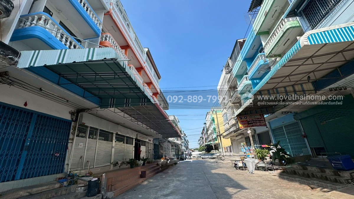 ขายตึกแถว 5 ชั้น หมู่บ้านอมรชัย2 ถนนพระราม2 ซอย34 มีทั้งหมด 4 คูหา พื้นที่ 80.4 ตรว. ราคาถูก ขายเพียง 16 ล้านบาท ใกล้เซ็นทรัล พระราม2