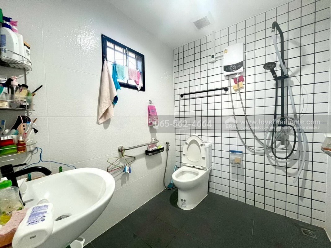 ขายทาวน์เฮ้าส์ 2 ชั้น หมู่บ้านแพรมาพร เพลส รังสิต คลอง4 ปทุมธานี พื้นที่ 37 ตรว. หลังมุม สวย รีโนเวทแล้ว ขายเพียง 1.99 ล้านบาทเท่านั้น