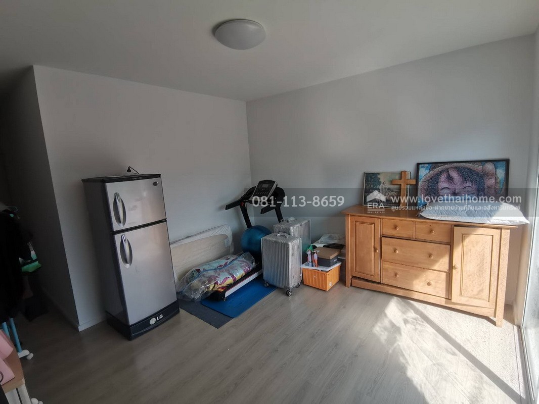 ขายทาวน์เฮ้าส์ 3 ชั้น ซอยอ่อนนุช17 หมู่บ้านบ้านกลางเมือง-สุขุมวิท77 พื้นที่ 20 ตรว. ขาย 7 ล้านบาท อยู่หน้าโครงการ ถ้าเห็นแล้วต้องชอบ ใกล้รถไฟฟ้า 2 สาย