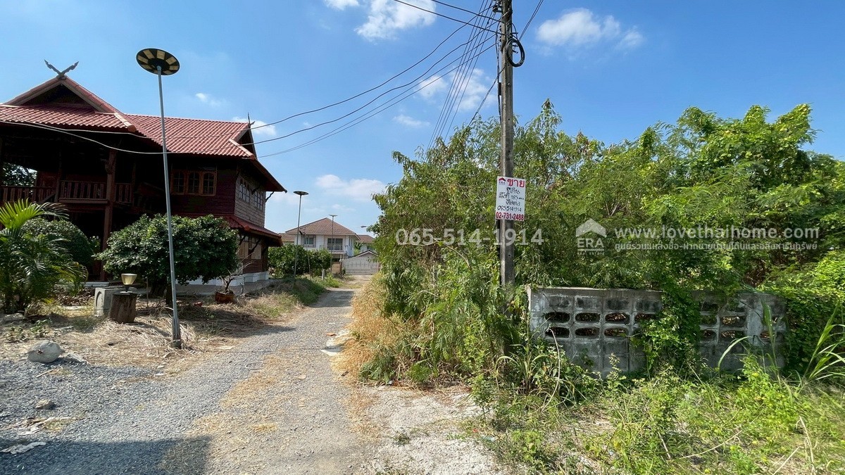 ขายที่ดิน ถนนกำแพงเพชร6 ตำบลหลักหก ปทุมธานี ที่ดินสวย ทำเลดี ใกล้สถานีรถไฟหลักหก (ม.รังสิต) เพียง 350 เมตร เนื้อที่ 185.6 ตร.ว. หน้ากว้าง 23 เมตร ลึก 32 เมตร หันหน้าไปทางทิศตะวันออกเฉียงใต้ ขายราคา 25 ล้าน