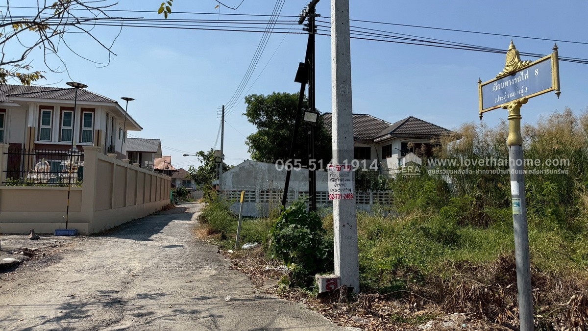 ขายที่ดิน ถนนกำแพงเพชร6 ตำบลหลักหก ปทุมธานี ที่ดินสวย ทำเลดี ใกล้สถานีรถไฟหลักหก (ม.รังสิต) เพียง 350 เมตร เนื้อที่ 185.6 ตร.ว. หน้ากว้าง 23 เมตร ลึก 32 เมตร หันหน้าไปทางทิศตะวันออกเฉียงใต้ ขายราคา 25 ล้าน