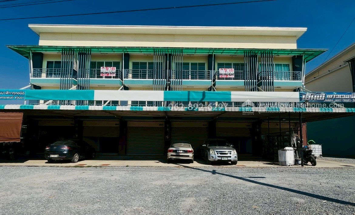 ขายด่วน! ตึกแถว 3 ชั้น ย่านบางเลน นครปฐม ตึกใหม่ 4 คูหา พื้นที่รวม 161.9 ตรว. ติดถนนหลัก ราคาเพียงแค่ห้องละ 2.95 ล้านบาทเท่านั้น (ขายรวม/แบ่งขายได้) ตึกสวยทันสมัย ราคาสุดคุ้ม-น่าซื้อสุดๆ ทรัพย์ดีแบบนี้ไม่ได้มีมาบ่อยๆนะจ๊ะ