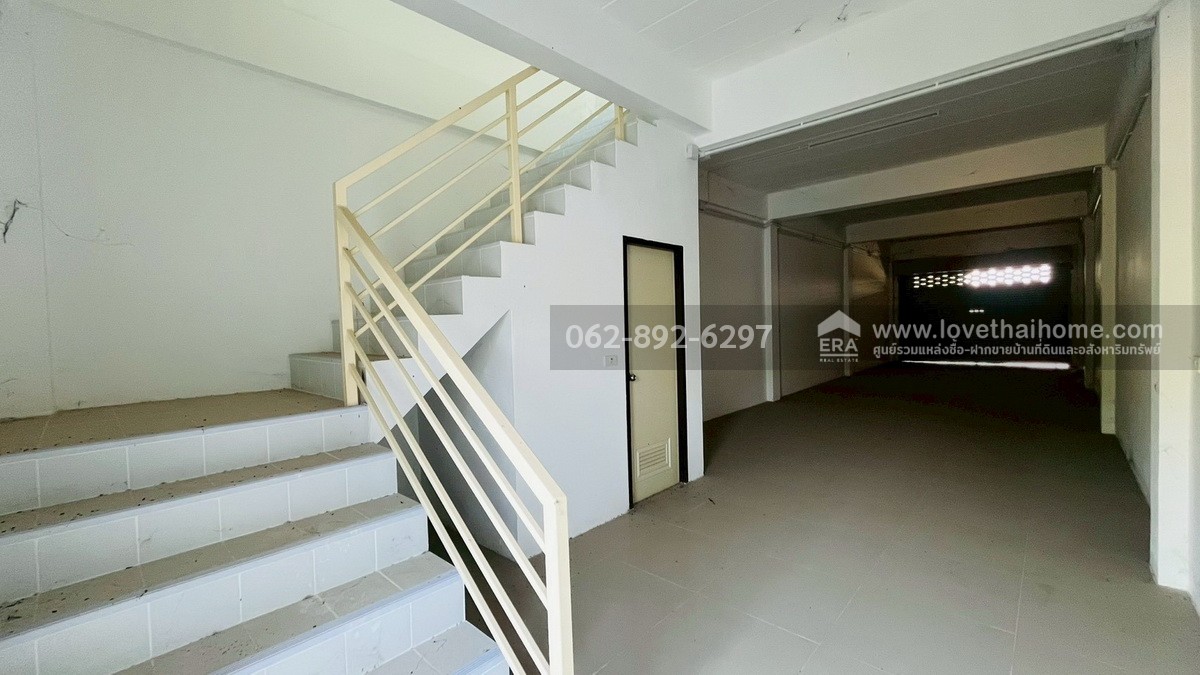 ขายด่วน! ตึกแถว 3 ชั้น ย่านบางเลน นครปฐม ตึกใหม่ 4 คูหา พื้นที่รวม 161.9 ตรว. ติดถนนหลัก ราคาเพียงแค่ห้องละ 2.95 ล้านบาทเท่านั้น (ขายรวม/แบ่งขายได้) ตึกสวยทันสมัย ราคาสุดคุ้ม-น่าซื้อสุดๆ ทรัพย์ดีแบบนี้ไม่ได้มีมาบ่อยๆนะจ๊ะ