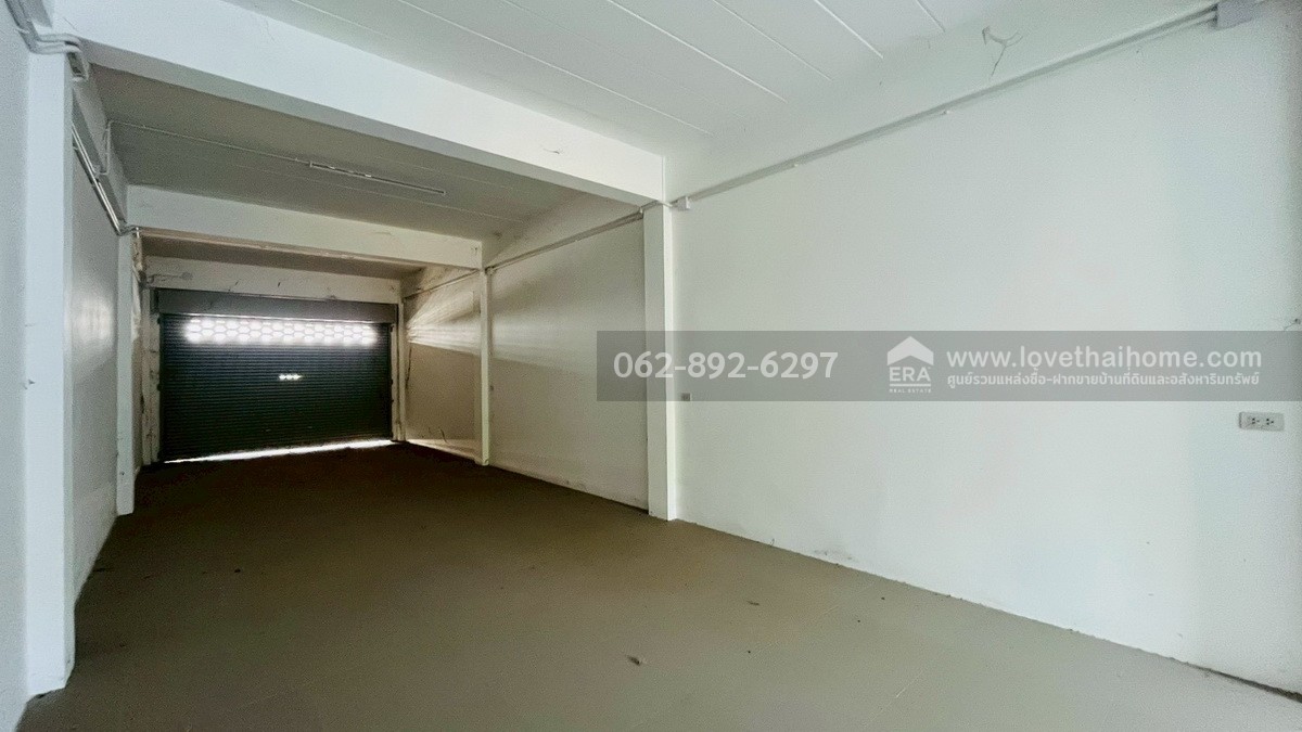 ขายด่วน! ตึกแถว 3 ชั้น ย่านบางเลน นครปฐม ตึกใหม่ 4 คูหา พื้นที่รวม 161.9 ตรว. ติดถนนหลัก ราคาเพียงแค่ห้องละ 2.95 ล้านบาทเท่านั้น (ขายรวม/แบ่งขายได้) ตึกสวยทันสมัย ราคาสุดคุ้ม-น่าซื้อสุดๆ ทรัพย์ดีแบบนี้ไม่ได้มีมาบ่อยๆนะจ๊ะ