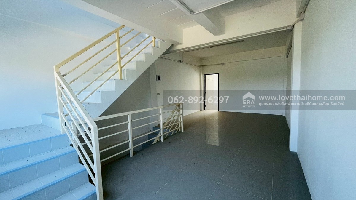 ขายด่วน! ตึกแถว 3 ชั้น ย่านบางเลน นครปฐม ตึกใหม่ 4 คูหา พื้นที่รวม 161.9 ตรว. ติดถนนหลัก ราคาเพียงแค่ห้องละ 2.95 ล้านบาทเท่านั้น (ขายรวม/แบ่งขายได้) ตึกสวยทันสมัย ราคาสุดคุ้ม-น่าซื้อสุดๆ ทรัพย์ดีแบบนี้ไม่ได้มีมาบ่อยๆนะจ๊ะ