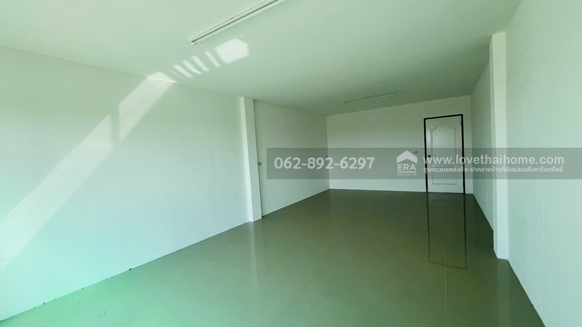 ขายด่วน! ตึกแถว 3 ชั้น ย่านบางเลน นครปฐม ตึกใหม่ 4 คูหา พื้นที่รวม 161.9 ตรว. ติดถนนหลัก ราคาเพียงแค่ห้องละ 2.95 ล้านบาทเท่านั้น (ขายรวม/แบ่งขายได้) ตึกสวยทันสมัย ราคาสุดคุ้ม-น่าซื้อสุดๆ ทรัพย์ดีแบบนี้ไม่ได้มีมาบ่อยๆนะจ๊ะ