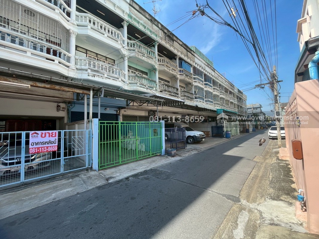 ขายตึกแถว 3.5 ชั้น ซอยประชาอุทิศ22 พื้นที่ 31 ตารางวา ขายเพียง 4.5 ล้านบาทเท่านั้น ตกแต่งใหม่หมดทั้งหลัง หิ้วกระเป๋าเข้าอยู่ได้เลย