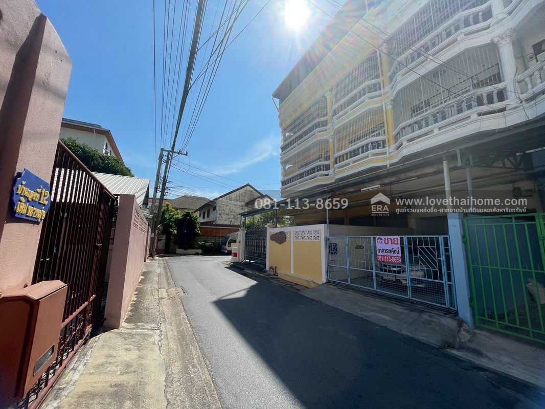 ขายตึกแถว 3.5 ชั้น ซอยประชาอุทิศ22 พื้นที่ 31 ตารางวา ขายเพียง 4.5 ล้านบาทเท่านั้น ตกแต่งใหม่หมดทั้งหลัง หิ้วกระเป๋าเข้าอยู่ได้เลย