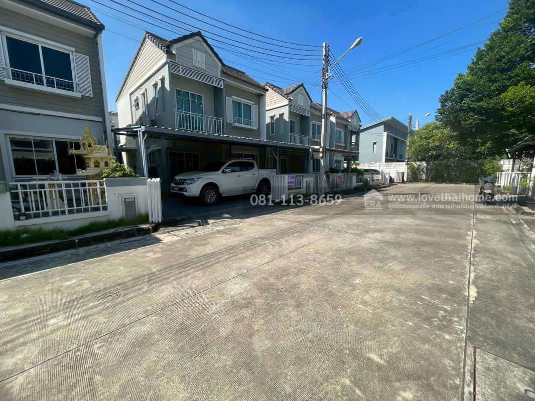 ขายบ้านแฝด 2 ชั้น หมู่บ้านเดอะวิลเลจ รังสิต-วงแหวน คลอง5 ถนนลำลูกกา คลอง5 พื้นที่ 28 ตรว. ขาย 3 ล้านบาท ใกล้รถไฟฟ้าสายสีเขียว สถานีคลอง5