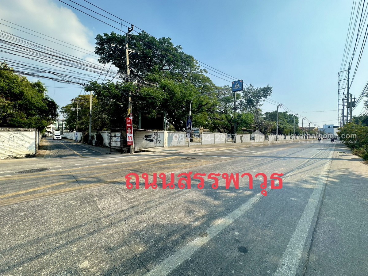 ขายที่ดิน สรรพาวุธ ซอยจ่าโสด แยก15 พระโขนง พื้นที่49ตรว. ราคาถูกเพียง1.7ล้าน เข้า-ออกได้ 2 ทาง เส้นสรรพาวุธ (เลียบทางรถไฟสายเก่า),เส้นทางสุขุมวิท 70/5 (ติด bts แบริ่ง)