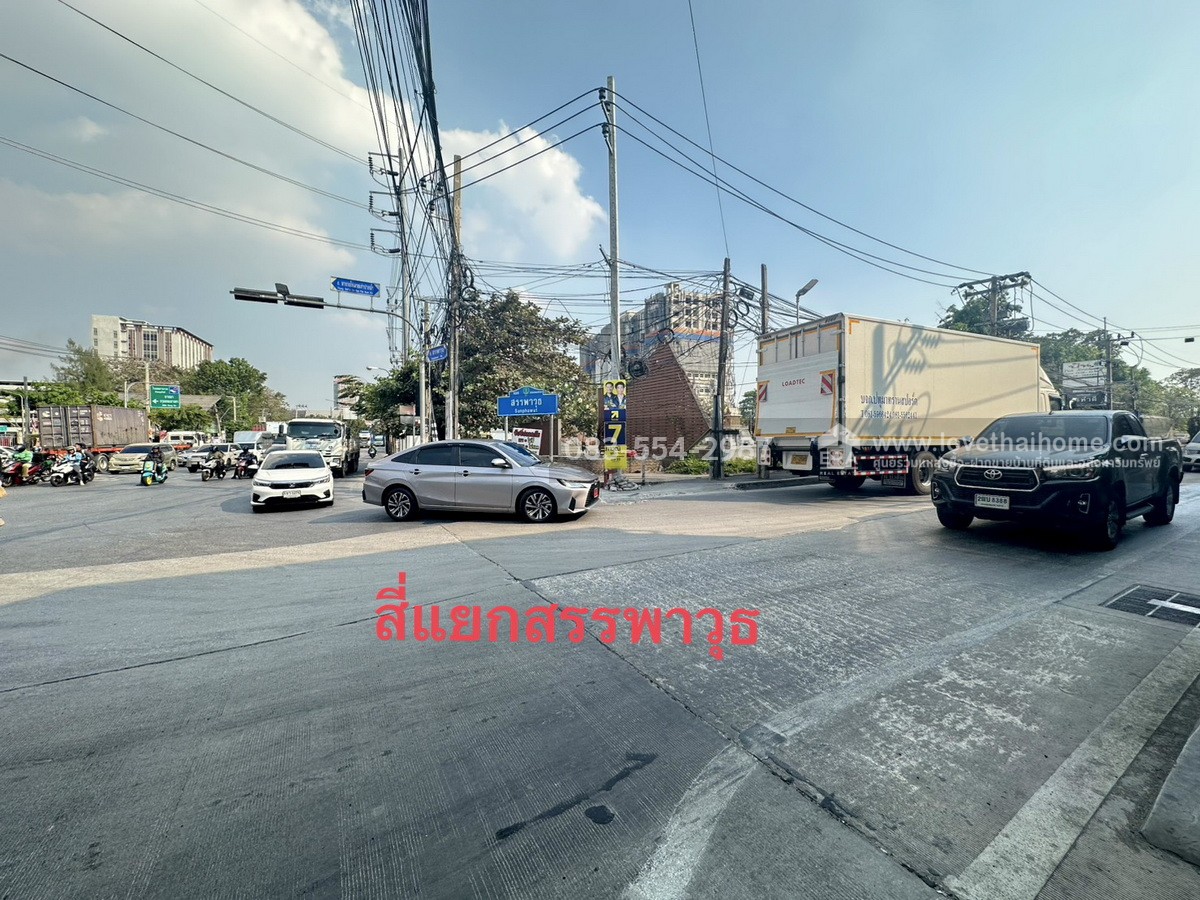 ขายที่ดิน สรรพาวุธ ซอยจ่าโสด แยก15 พระโขนง พื้นที่49ตรว. ราคาถูกเพียง1.7ล้าน เข้า-ออกได้ 2 ทาง เส้นสรรพาวุธ (เลียบทางรถไฟสายเก่า),เส้นทางสุขุมวิท 70/5 (ติด bts แบริ่ง)